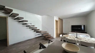 Salon; lumière naturelle, parquet, style moderne