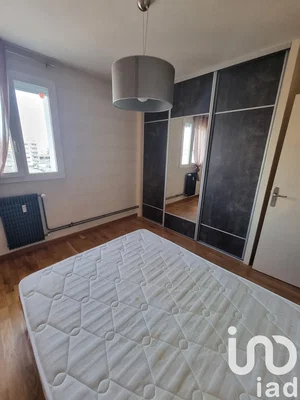 Schlafzimmer; holzboden, tageslicht