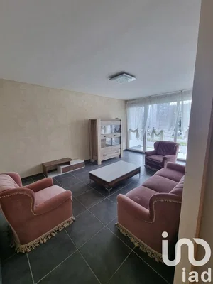Wohnzimmer; fliesenboden, tageslicht