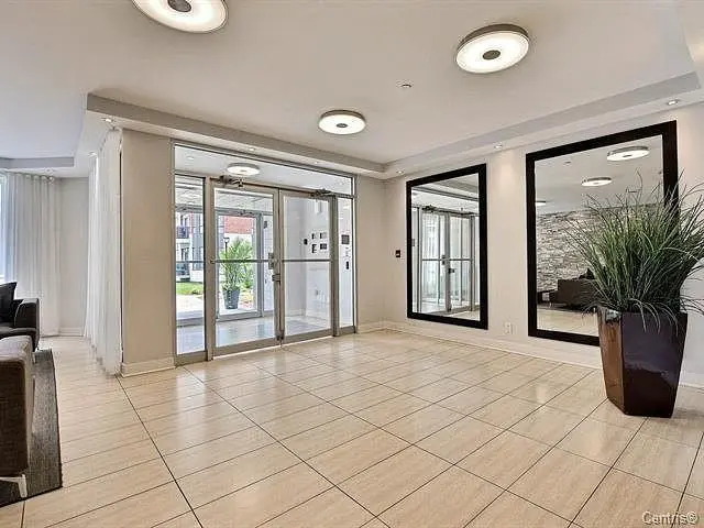 Wohnzimmer; fliesenboden, tageslicht