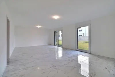Wohnzimmer; fliesenboden, tageslicht