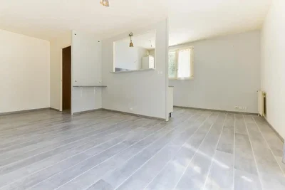 Wohnzimmer; tageslicht, fliesenboden