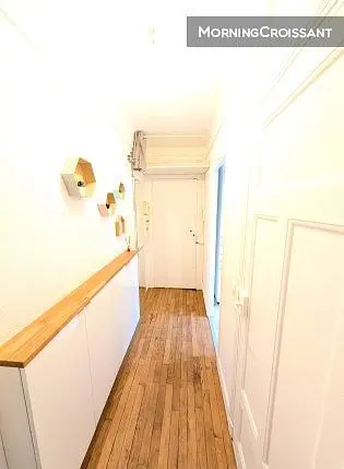 Garderobe; holzboden, tageslicht