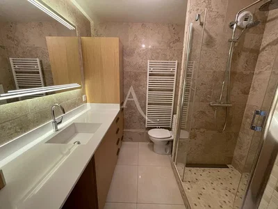 Badezimmer; fliesenboden, renoviert, tageslicht