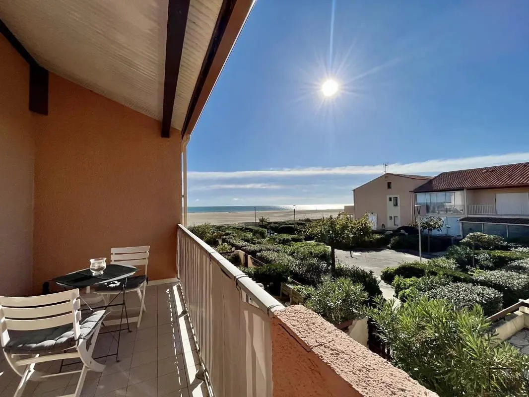 Balkon; výhled, přirozené světlo, dlažba