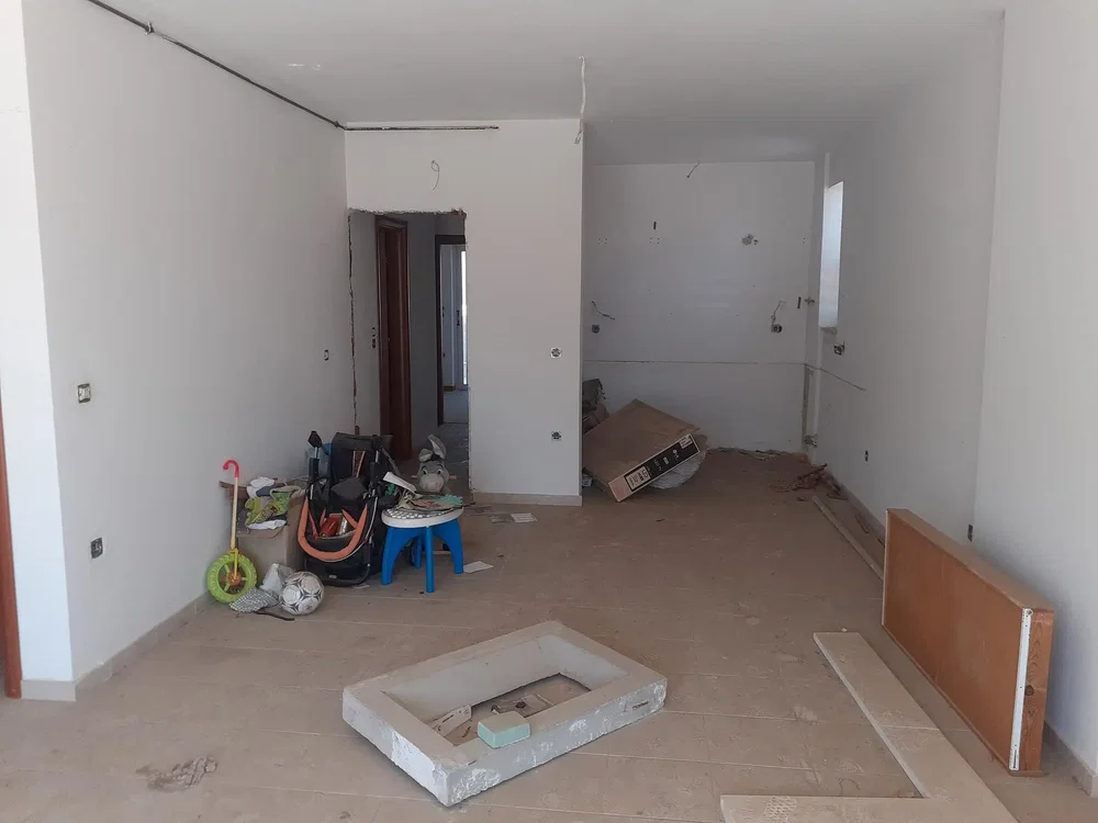 Autre; nécessite rénovation, carrelage