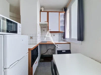 Кухиња; кухињски апарати, плочице, природно светло