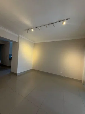 Obývací pokoj; dlažba, přirozené světlo