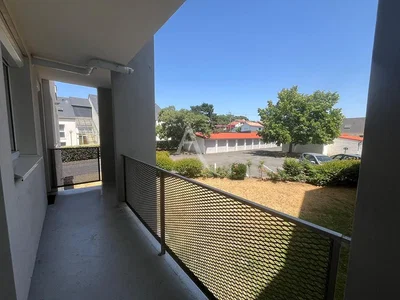 Balkon; prirodno svjetlo, pogled