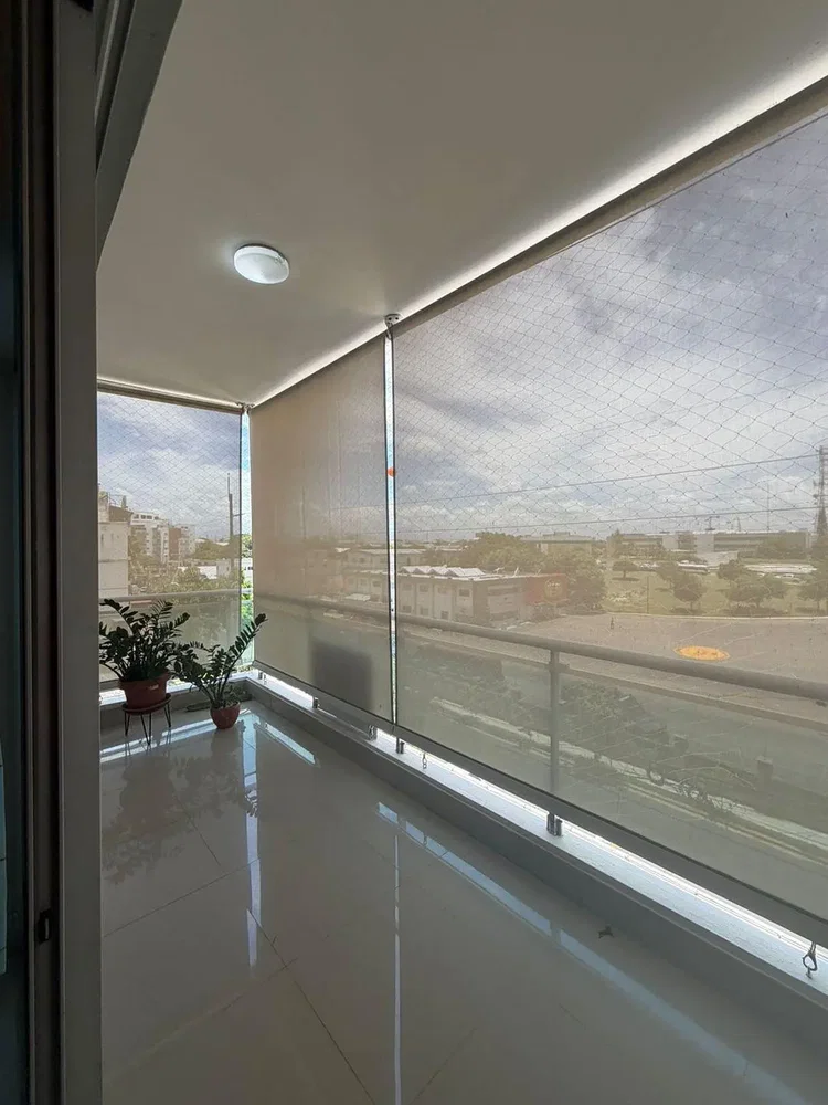Balkon; výhled, dlažba, přirozené světlo
