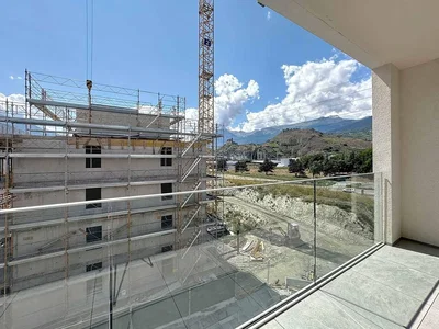 Balcon; vue, lumière naturelle, carrelage