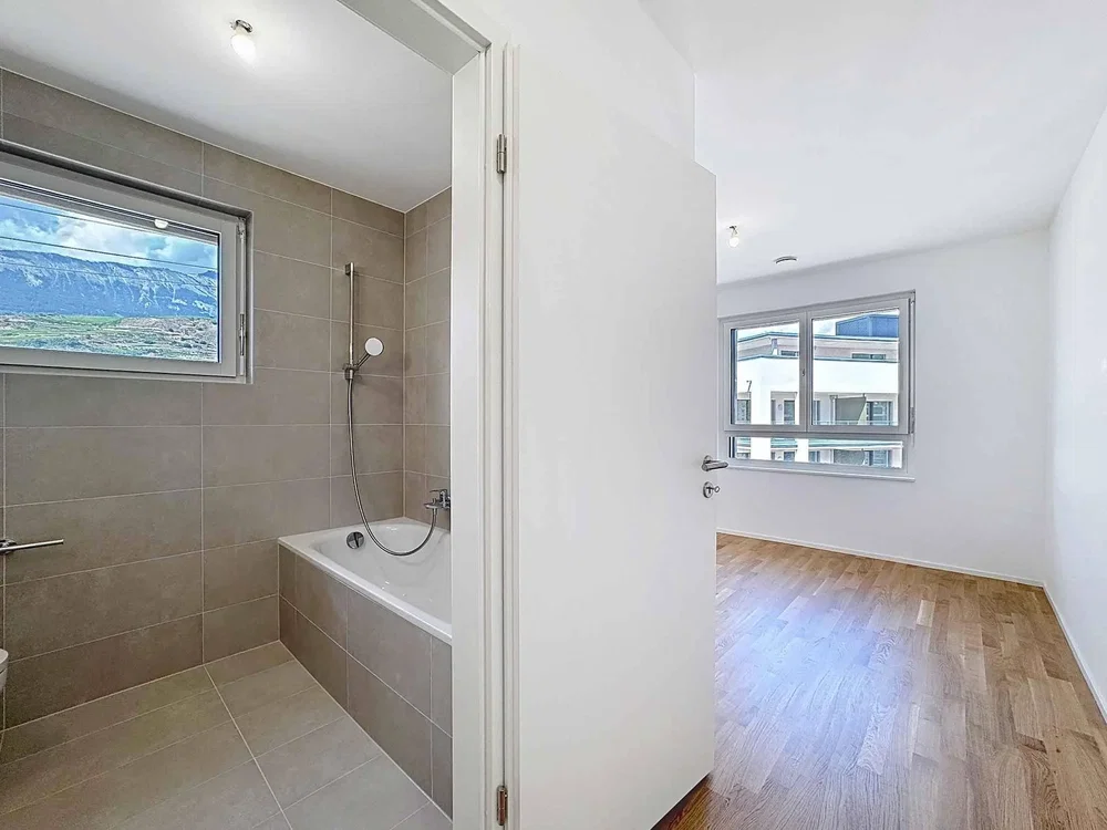Salle de bain; carrelage, lumière naturelle, vue