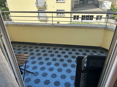 Balkon; pločice, prirodno svjetlo