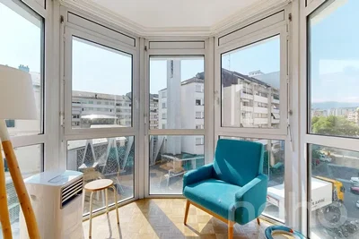 Balcon; vue, lumière naturelle