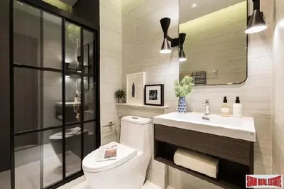 Toilettes; rénové, lumière naturelle