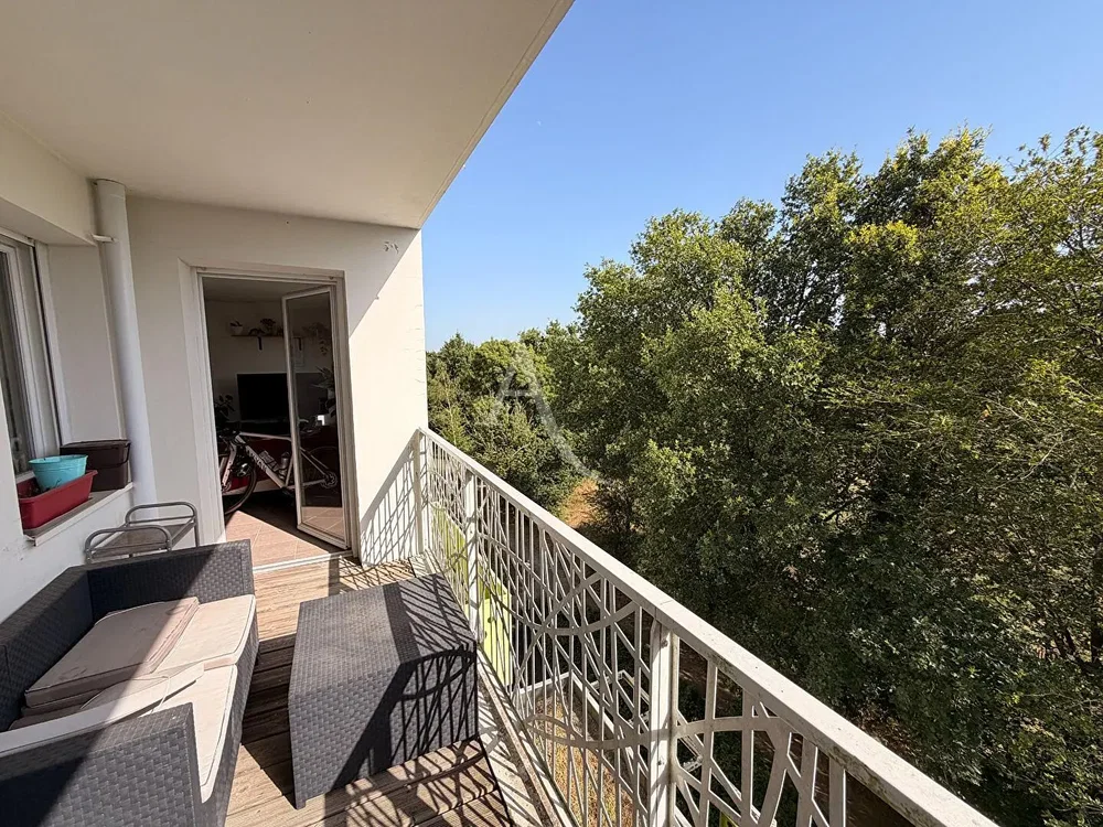 Balkon; pogled, prirodna svjetlost, drveni pod