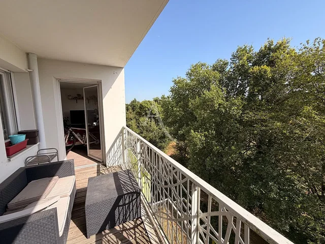 Balkon; pogled, prirodna svjetlost, drveni pod