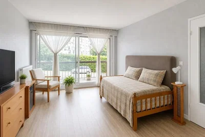 Schlafzimmer; tageslicht, holzboden