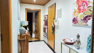 Garderobe; holzboden, fliesenboden, tageslicht, moderner stil