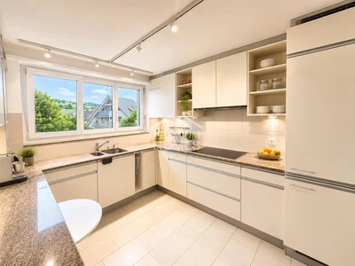 Cocina; vista, electrodomésticos, luz natural, suelo de baldosas