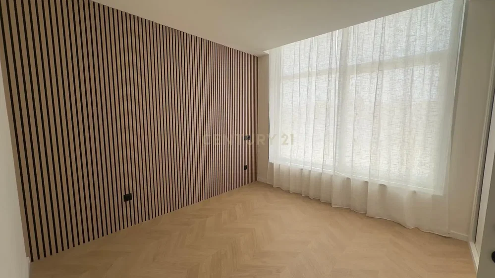 Ložnice; přirozené světlo, dřevěná podlaha