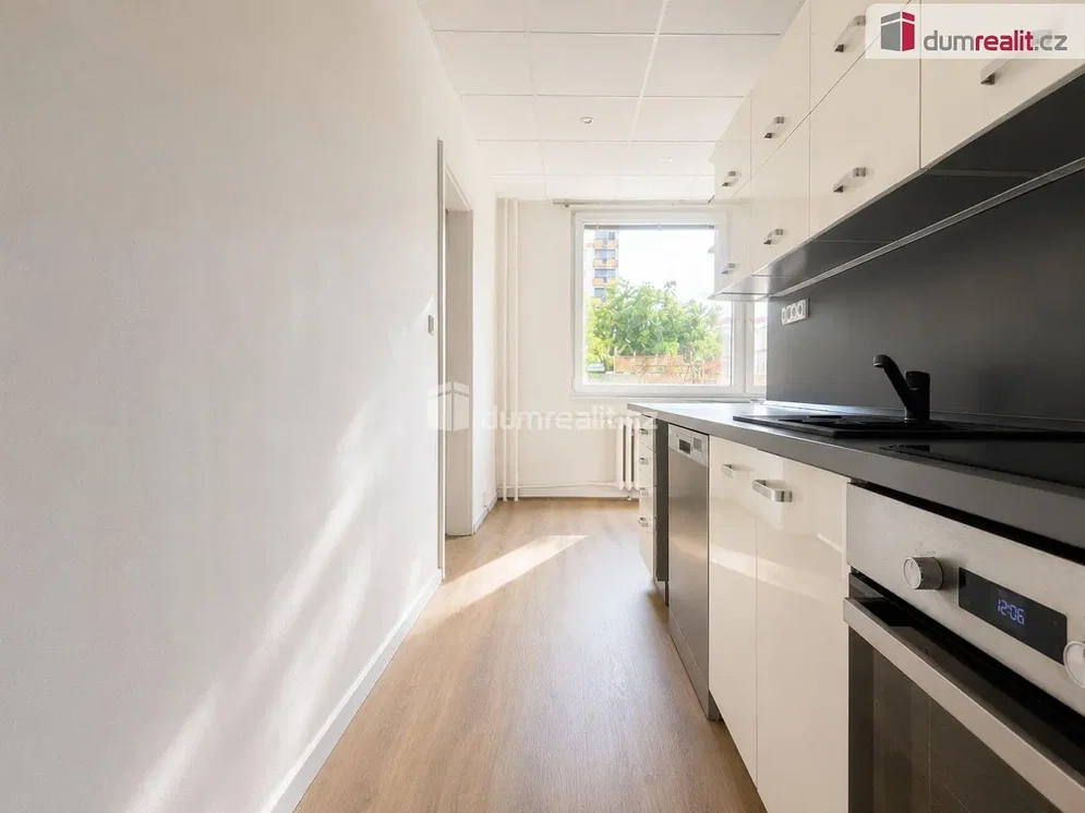Küche; küchengeräte, tageslicht, holzboden, renoviert