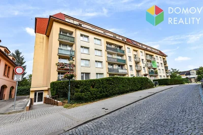 Dům a okolí