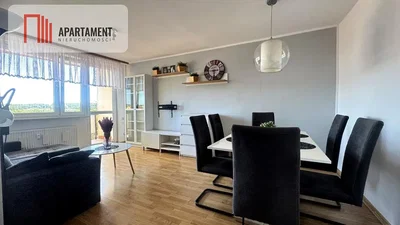 Salón; luz natural, suelo de madera, estilo moderno