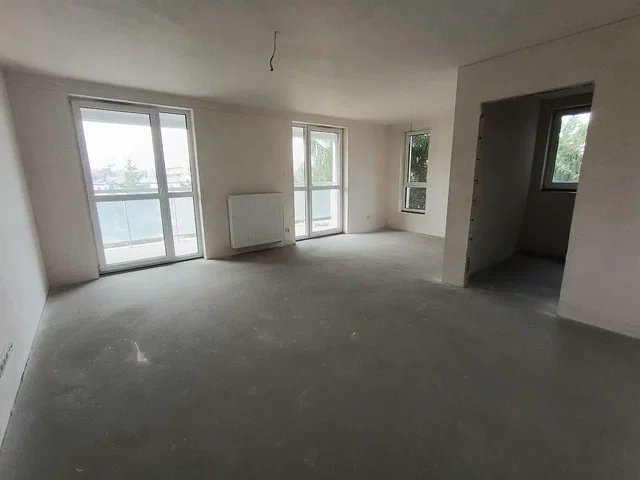 Dnevna soba; prirodno svjetlo, potrebna renovacija