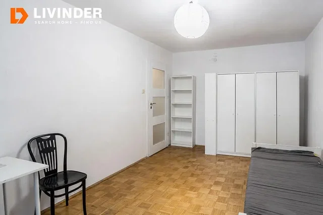Inne; podłoga z płytek, światło dzienne