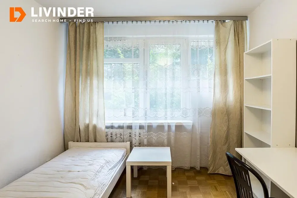 Ložnice; přirozené světlo, dřevěná podlaha