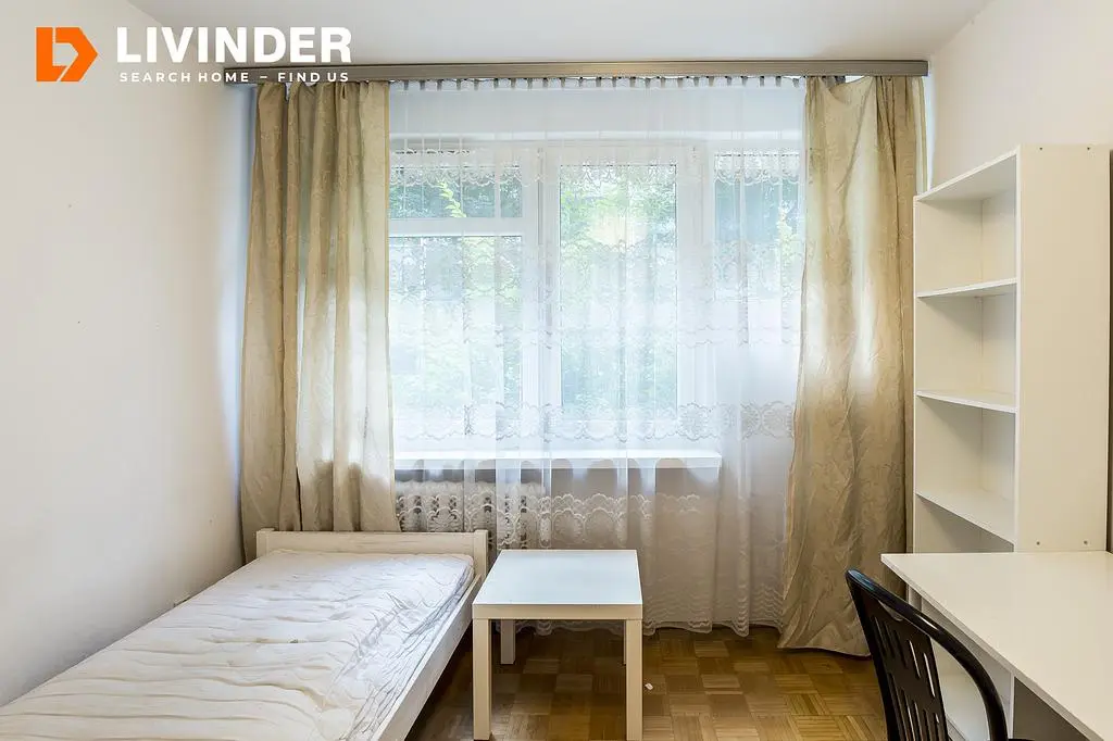 Ložnice; přirozené světlo, dřevěná podlaha