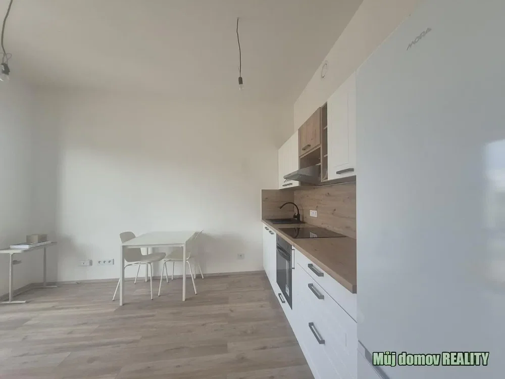 Küche; holzboden, tageslicht, küchengeräte