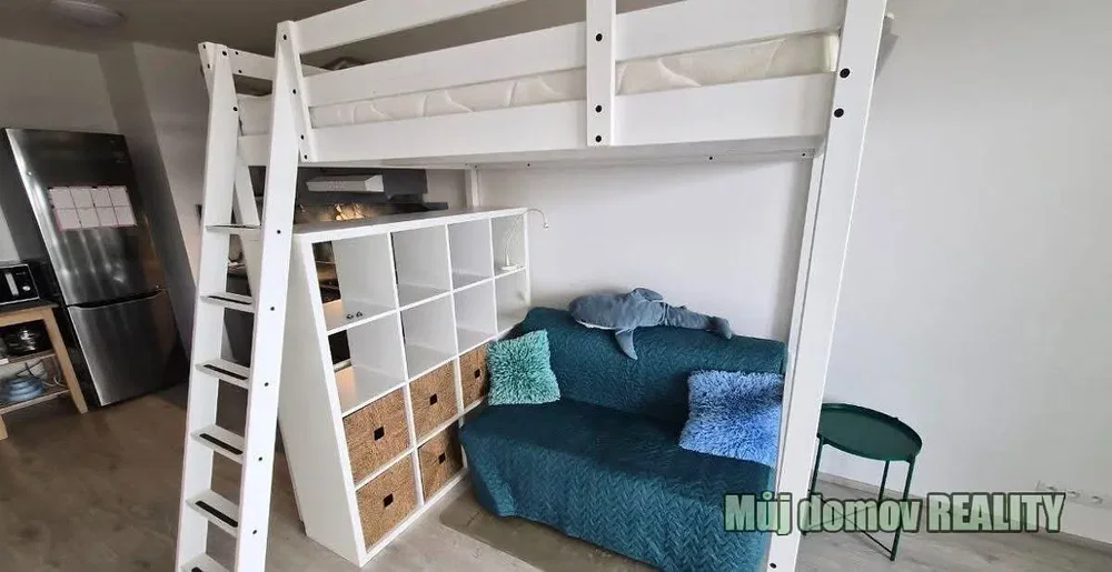 Schlafzimmer; holzboden, tageslicht