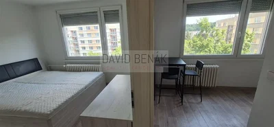 Schlafzimmer; tageslicht, holzboden, blick
