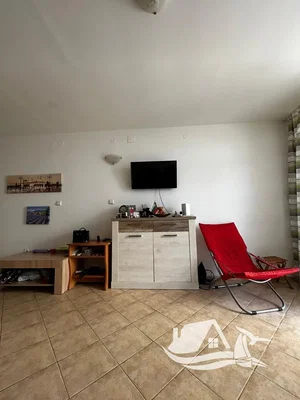 Dnevni boravak; pločice, prirodna svjetlost
