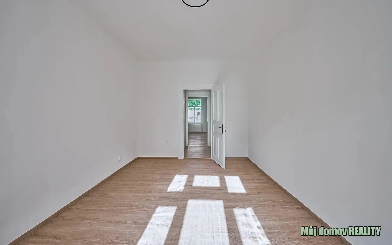 Overig; natuurlijk licht, houten vloer