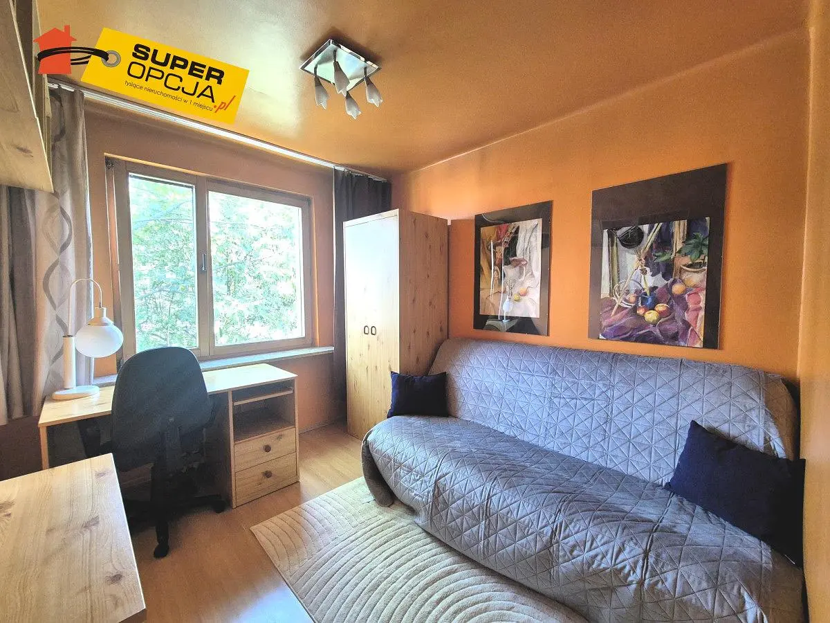 Wohnzimmer; holzboden, tageslicht