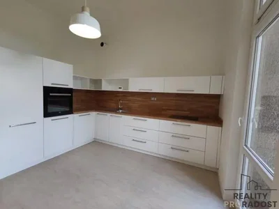 Cozinha; eletrodomésticos, luz natural, renovado