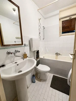 Kupaonica; pločice, potrebna renovacija
