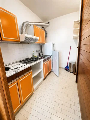 Kuhinja; pločice, kuhinjski aparati