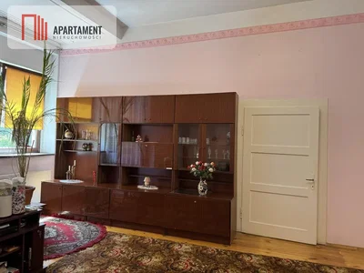 Soggiorno; pavimento in legno, luce naturale
