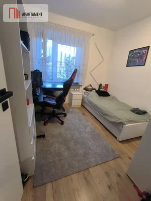 Camera da letto; pavimento in legno, luce naturale