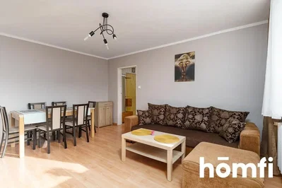 Obývací pokoj; přirozené světlo, dřevěná podlaha