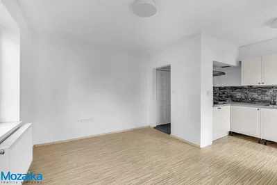 Küche; küchengeräte, holzboden, tageslicht, renoviert