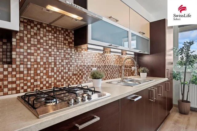 Kuchnia; sprzęt kuchenny, światło dzienne, styl nowoczesny