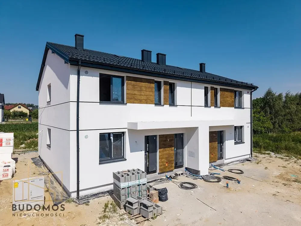 House and surroundings