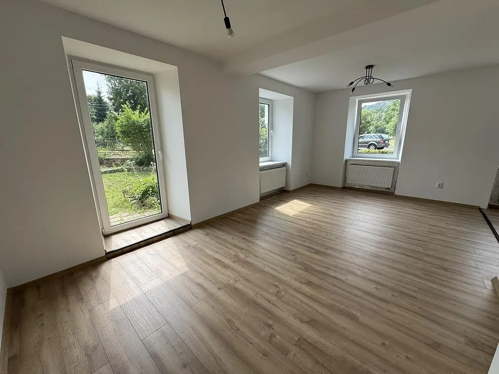 Wohnzimmer; holzboden, tageslicht, blick