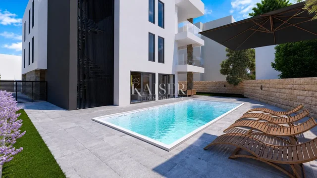Maison et environs; vue, lumière naturelle