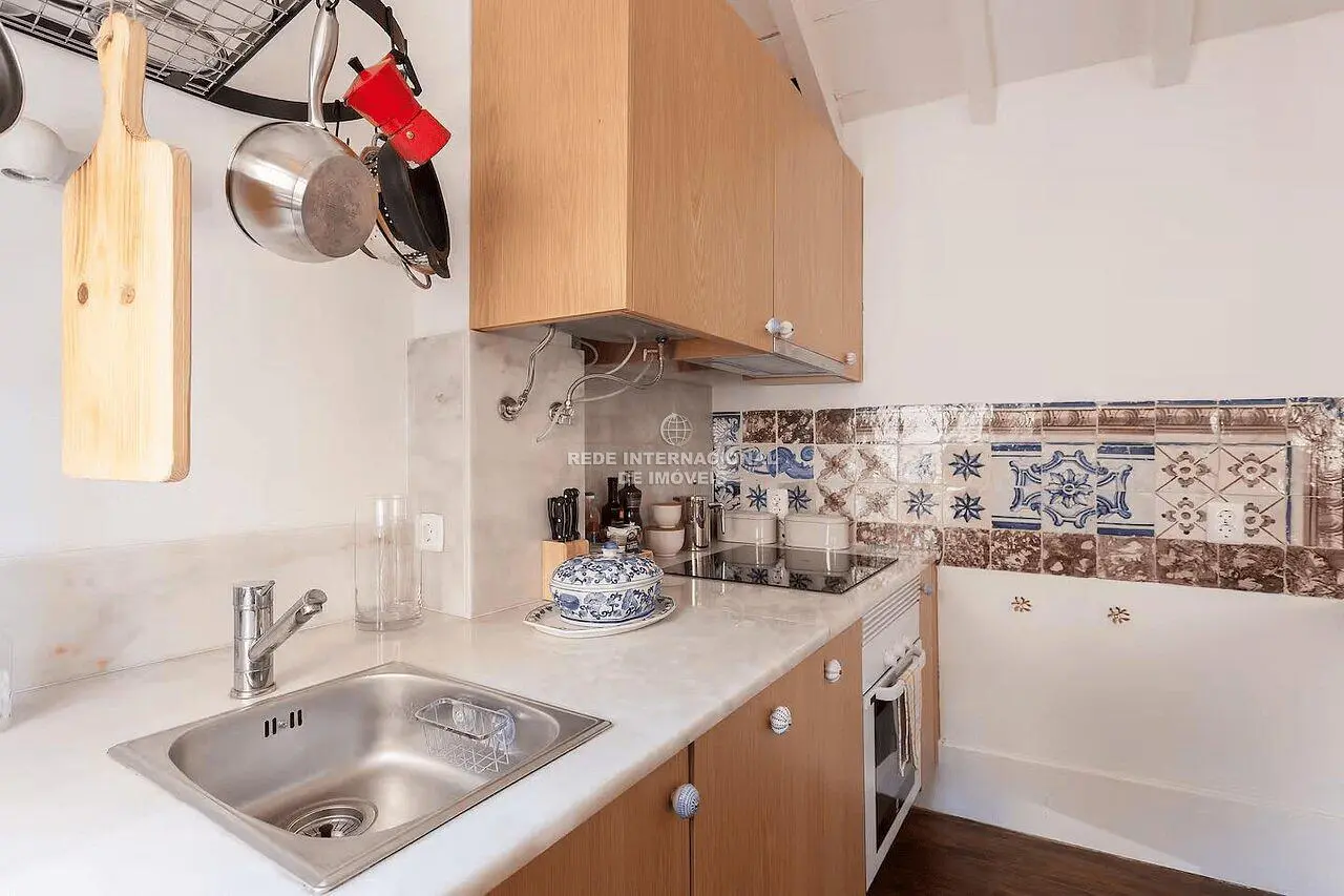 Cuisine; électroménager, carrelage, parquet, rénové, lumière naturelle